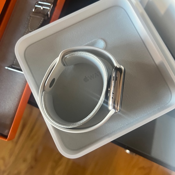 Apple Watch Series 2 42mm with Hermes Band - Picture 4 of 9